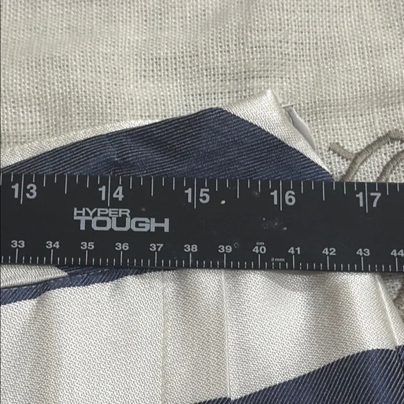 (R) TRINA TURK Navy and White Striped Pants, size  6 - Picture 7 of 14